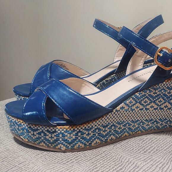 CL by Laundry Patent Leather Blue Wedge Heel with woven design Size 6.5M - Picture 6 of 7
